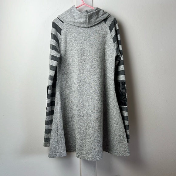 Girls Cowl Neck Dress with striped sleeves and face - Picture 6 of 7